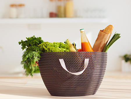 Einkaufskorb mit frischem Gemüse